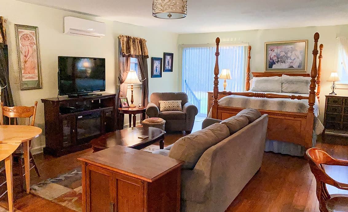 Willow House Luxury Cottage Suite Rental Interior Featuring Poster Bed, Smart TV in Latrobe, PA